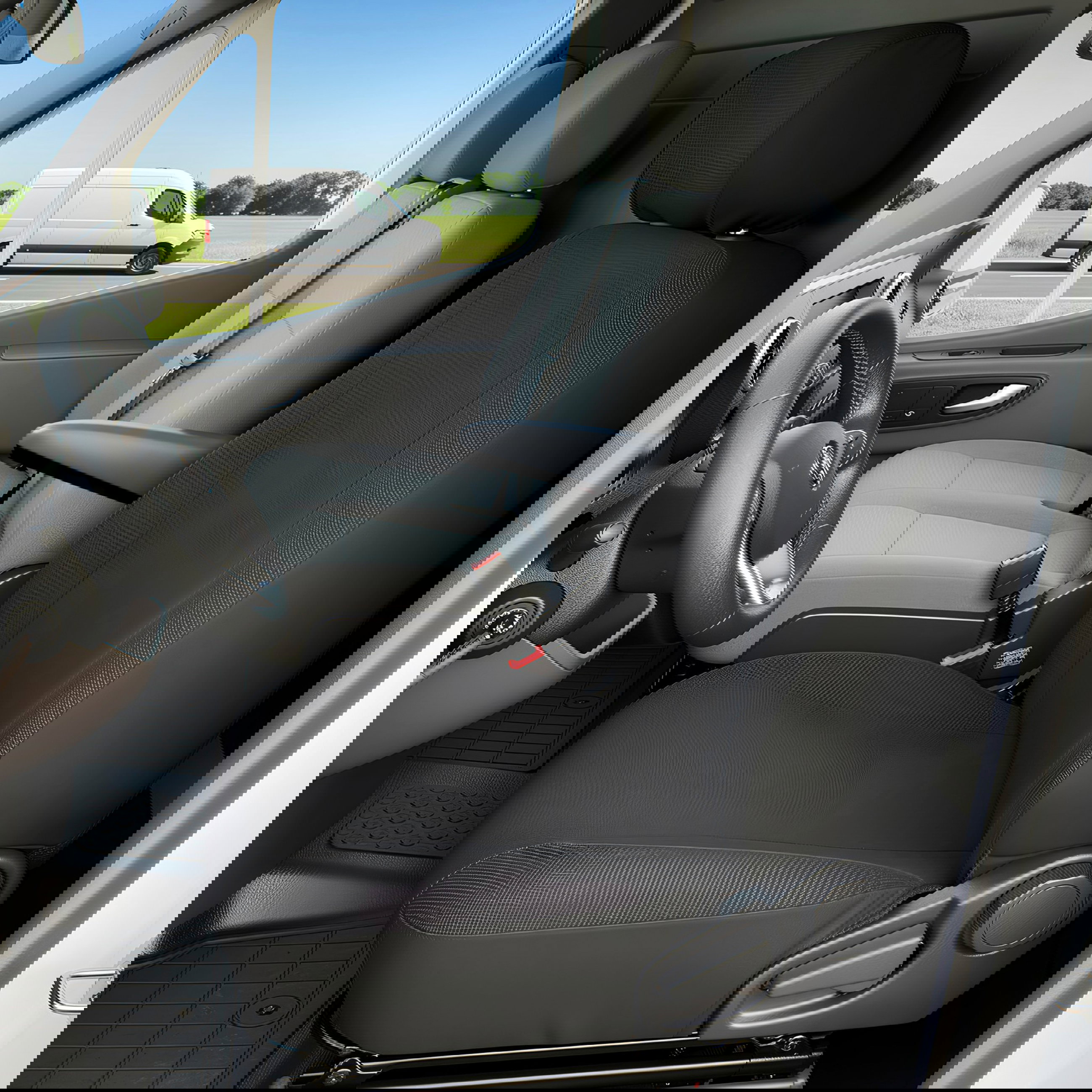 Kabine, Sitzbezug, vorderer Sitz, Armlehne, Van-Innenraum, Vordersitz, Fahrersitz, Innenraum, Sitzgurt