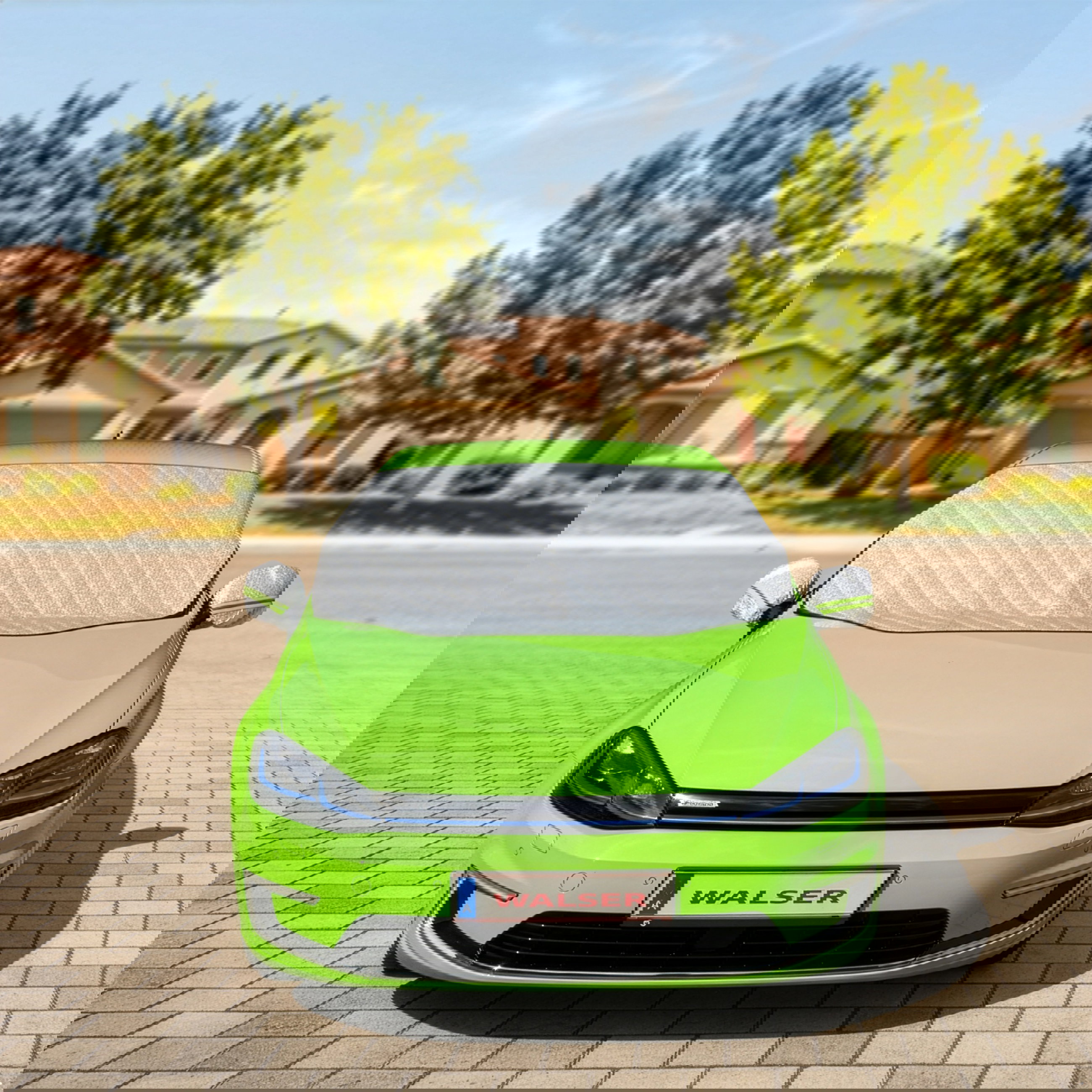 grünes Auto, Limousine, Vorderansicht, Autopflegeabdeckung, Stadtstraße