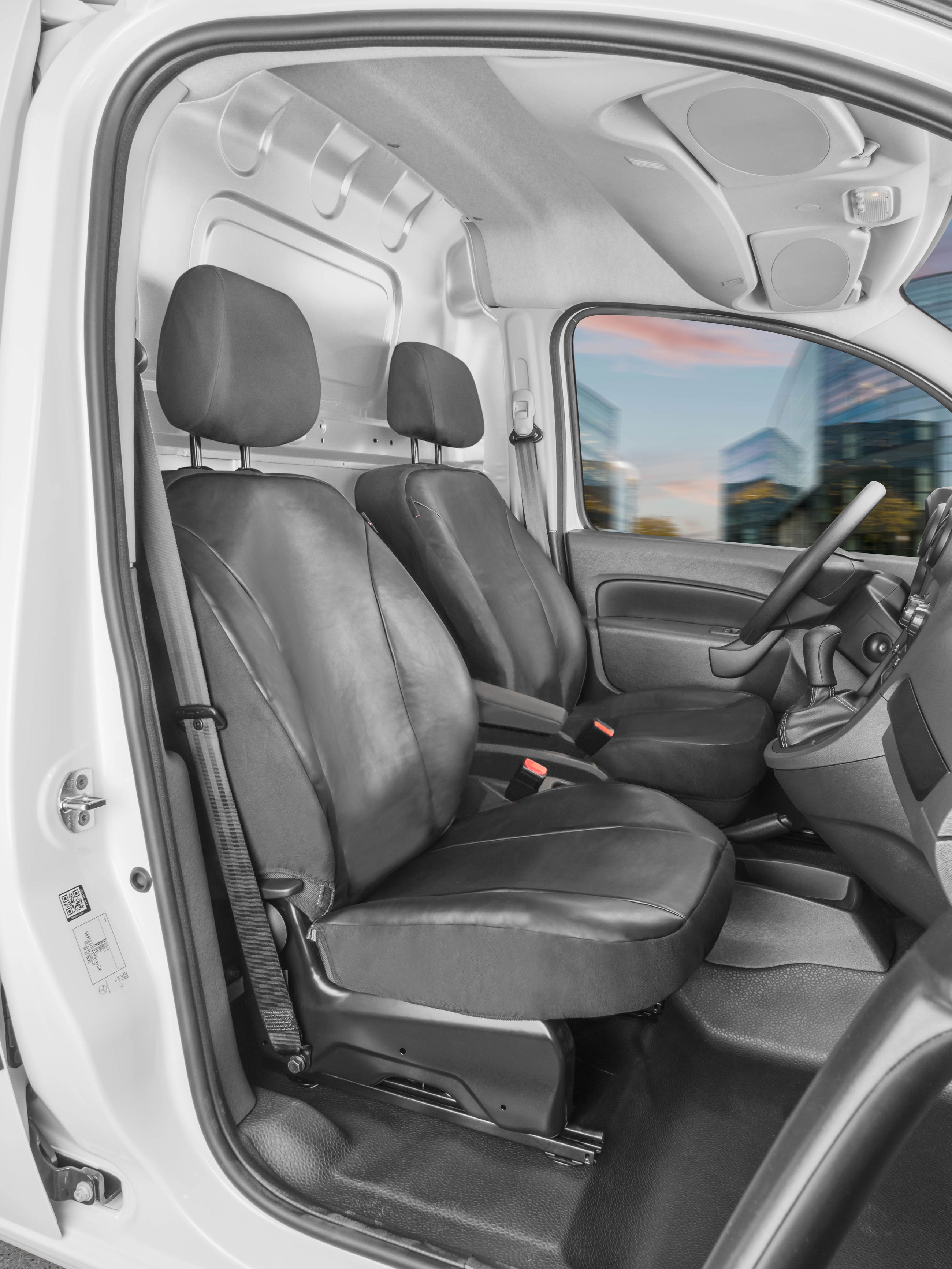 img_prd_11543_ford_transit_courier_2ezs__sall__aec__v1 Passform Sitzbezug aus Kunstleder kompatibel mit Ford Transit Courier, 1 Einzelsitz Fahrer (Aussparung Armlehne rechts) & Einzelsitz Beifahrer