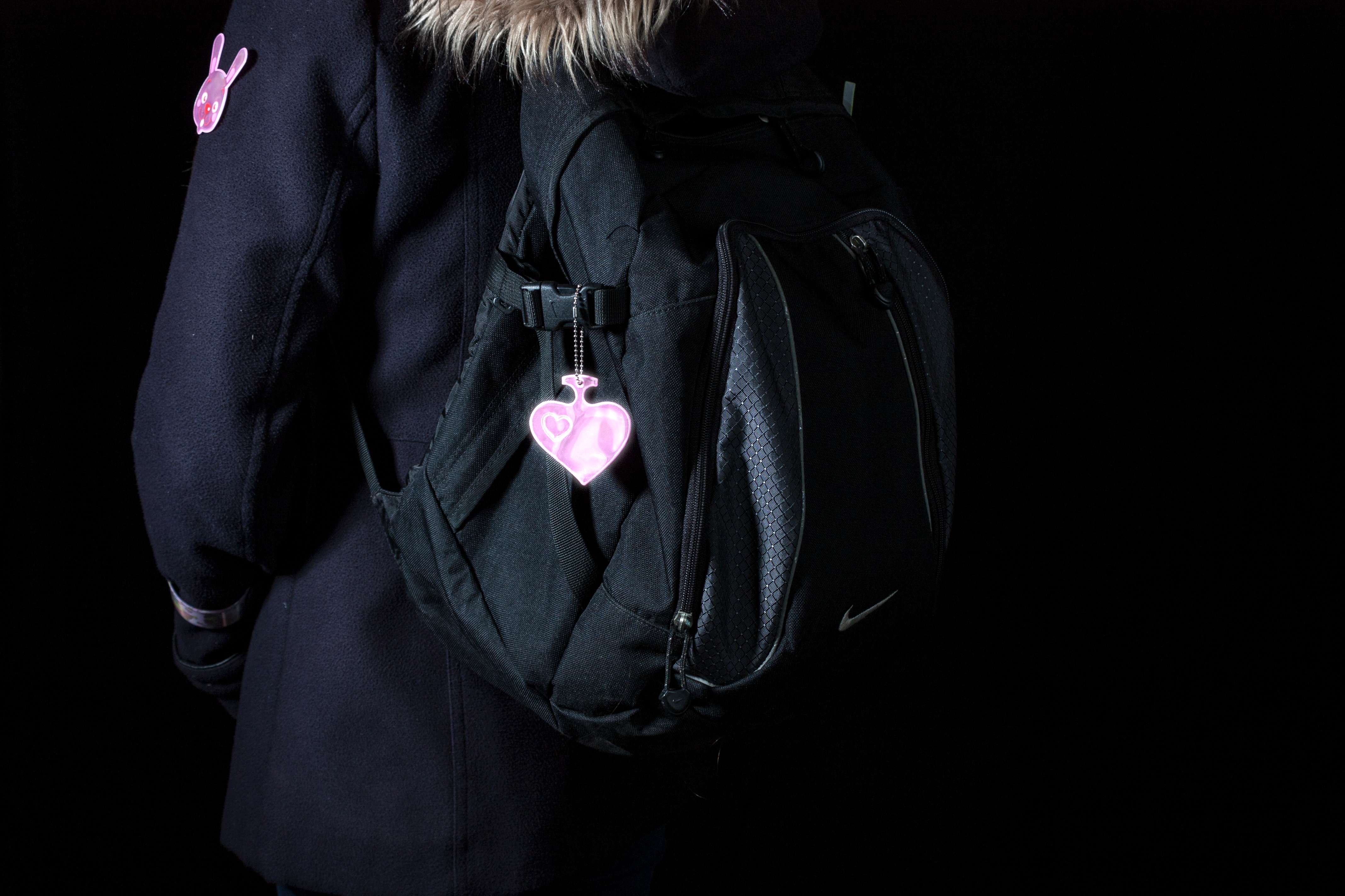 Reflective soft pendant heart pink