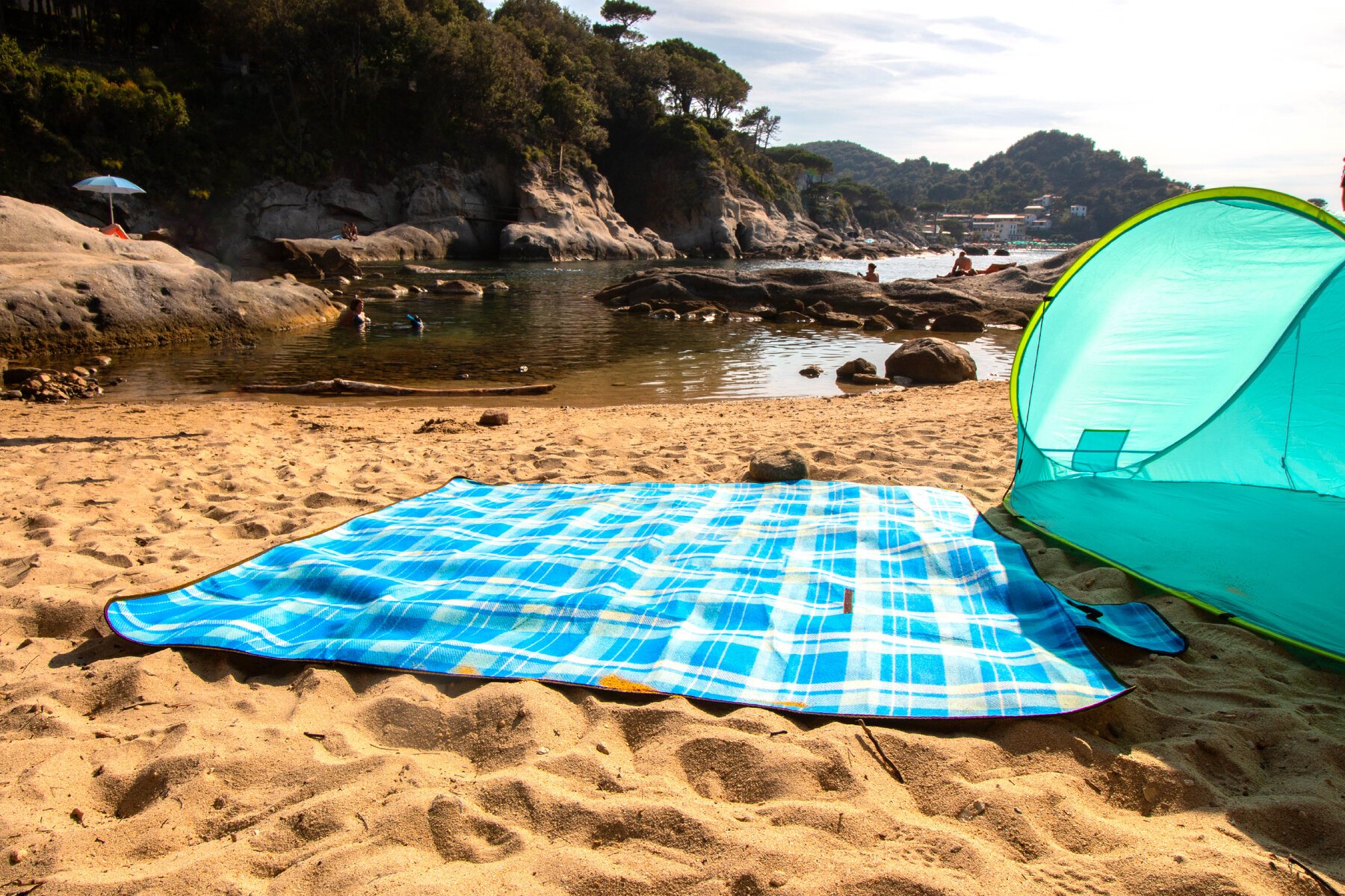 Reisdeken met aluminium rug, waterdichte picknick deken, warmte geïsoleerde camping deken, zanddicht strand deken met draaggreep XXL 200x200cm