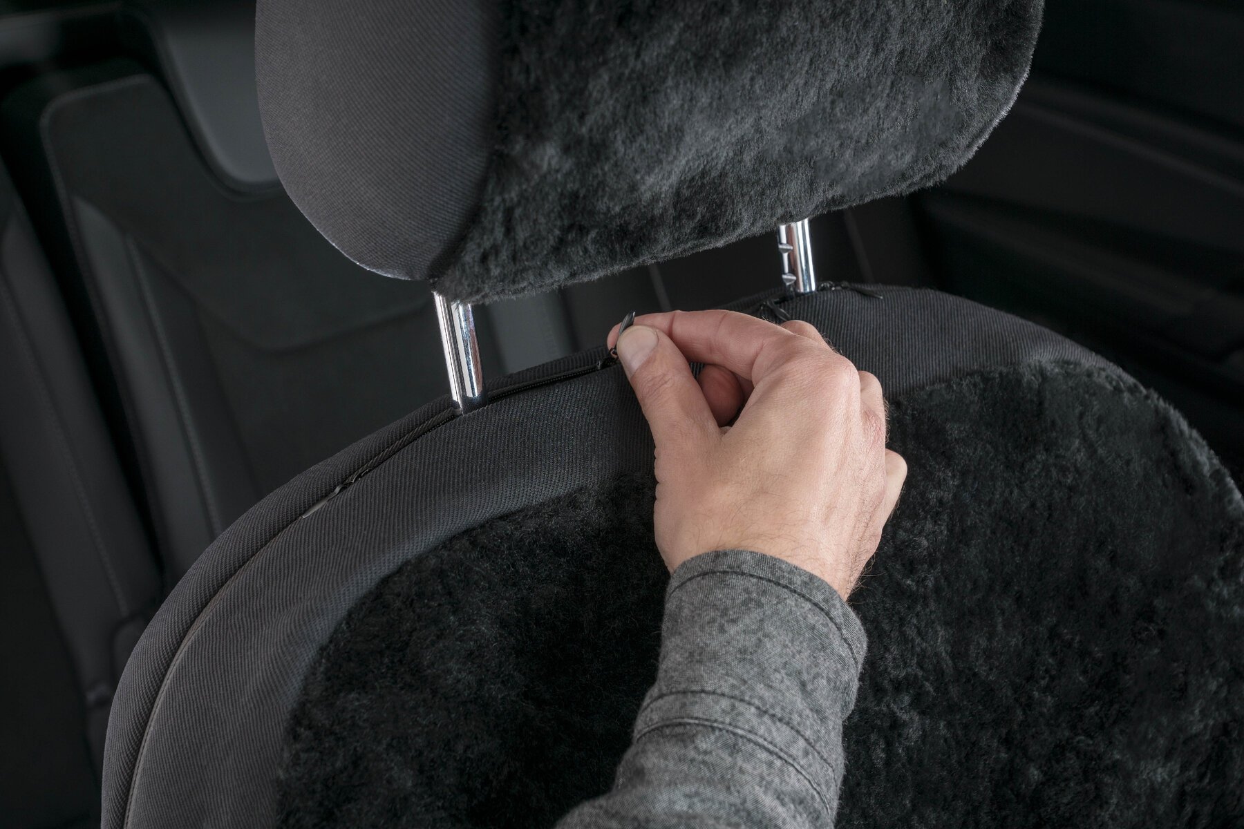 Autositzbezug Iva aus Lammfell, PKW-Schonbezug Einzelsitz, ZIPP-IT Lammfellbezug mit Reißverschluss schwarz
