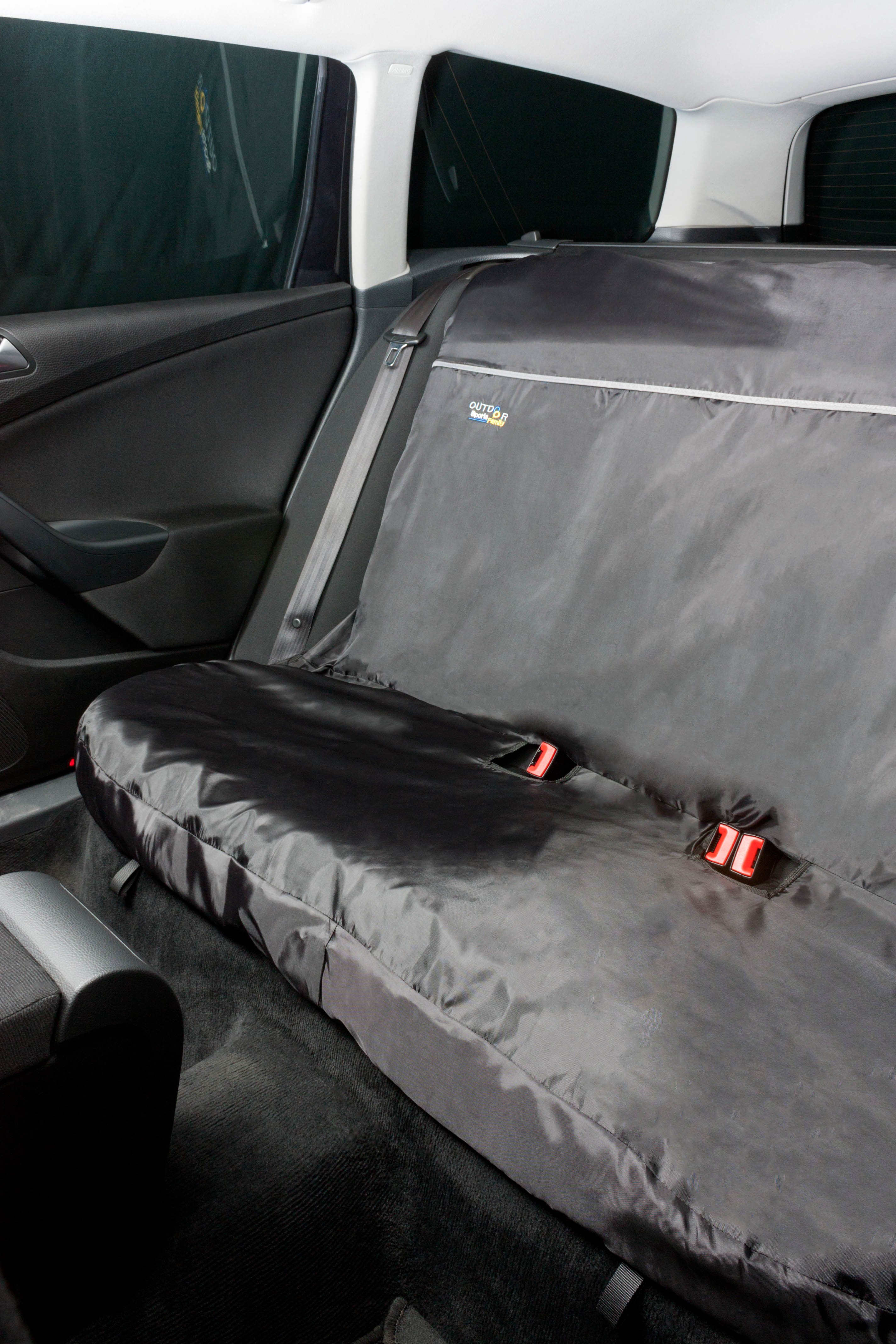 Auto-Sitzschoner Outdoor Sports, PKW-Schutzunterlage Rückbank, Werkstatt-Schonbezug mit Gurtführung schwarz