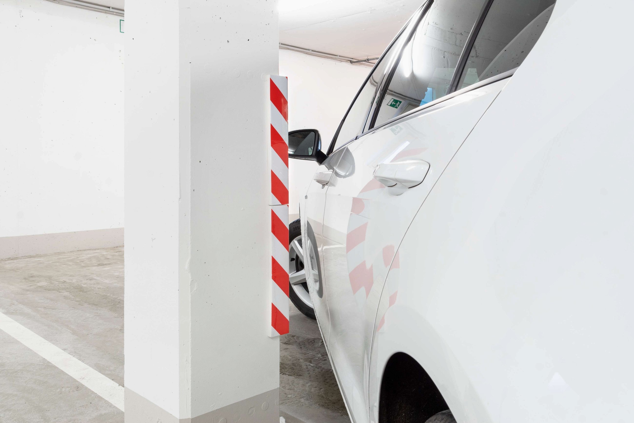 Garage wall protection, 2 pieces Car door edge protection self-adhesive 40x15x1,5 cm red/white