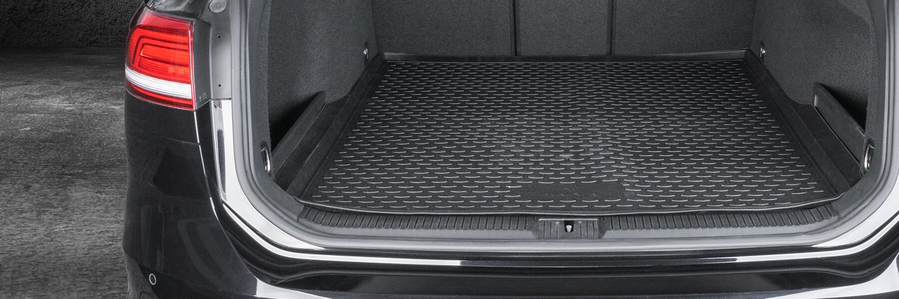 Geriffelte Kofferraumwanne für Volkswagen Touran Comfortline 2 5T1 Van Kombi 55F